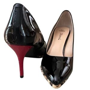 J. Renee Danko Black Patent Leather/Red Heels Platform Shoes  Size 8.5, NWOT